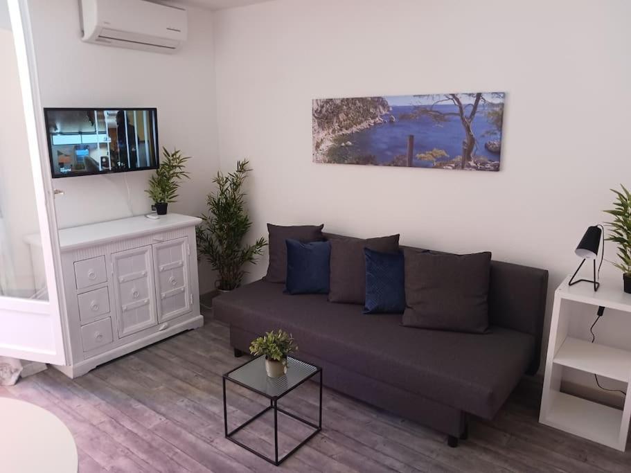 Studio Meuble Bord De Mer Bormes-les-Mimosas Buitenkant foto